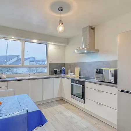 LE FOUGÈRES - Bel appartement avec deux chambres et place de parking Rennes Extérieur photo